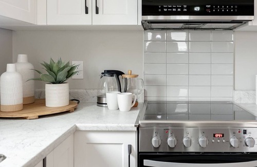 Saanich House | Charming Carriage Home