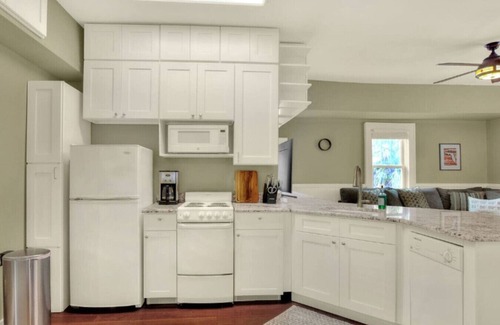 Lakeland House | Charming Carriage House with two private units!