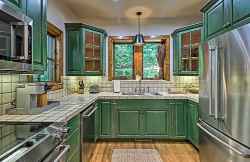 Cashiers Cottage | Charming Cashiers Cottage w/Screened Porch!