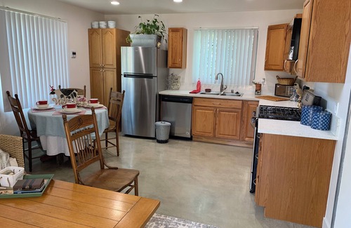 Fullerton Cottage | Charming Casita Near Disneyland Perfect for families and travelers in Fullerton