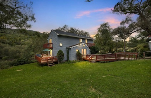 Hobart House | Charming Catskill Mountain Retreat 3 Bedroom Home