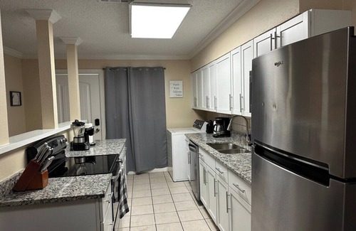 Midland House | Charming Cedar 3-bedroom house with AC in Midland