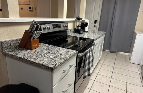Midland House | Charming Cedar 3-bedroom house with AC in Midland
