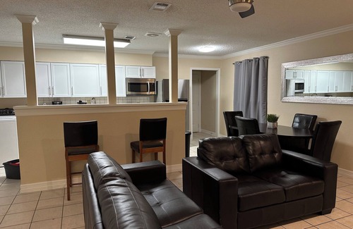 Midland House | Charming Cedar 3-bedroom house with AC in Midland