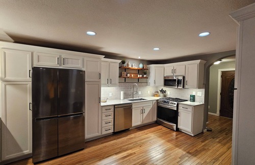 Oscoda House | Charming Cedar Lake Chalet – Renovated, Spacious, and Steps from Golf & Dining
