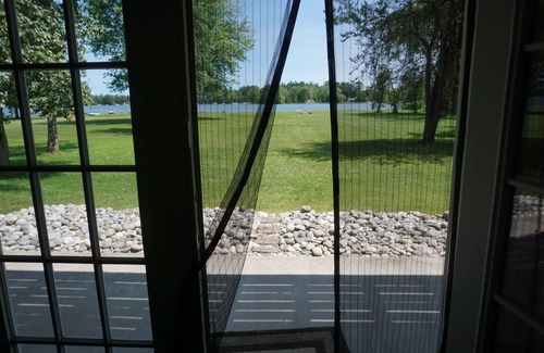 Oscoda House | Charming Cedar Lake Chalet – Renovated, Spacious, and Steps from Golf & Dining