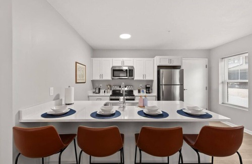 University Circle Apartment | Charming & Central | 3 Bedroom | CLE Clinic
