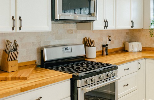 Ohio City House | Charming Central Cleveland Gem. Make Yourself At Home!