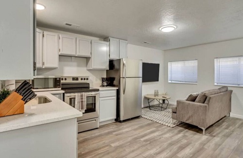 North Park Apartment | Charming Central Provo Apartment - Has W/D!