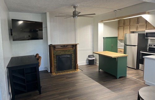 Newark Apartment | Charming centrally located 1-bedroom apartment in Newark with WiFi.