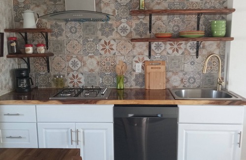 El Paso Apartment | Charming centric Casita close to Texas Tech University, UMC, Americas Bridge.