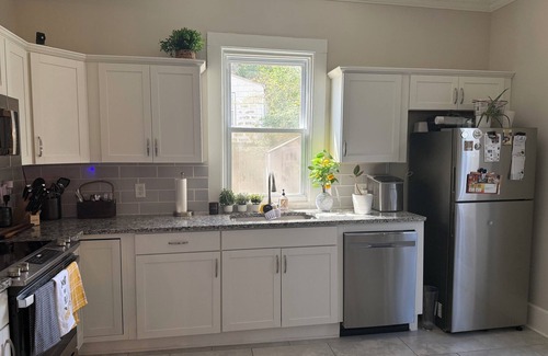 Earlewood House | Charming Century Old 3-bedroom house with WiFi and AC in fantastic Columbia