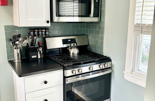 Woodstown Cottage | Charming century-old tiny home in historic town with gym membership included!