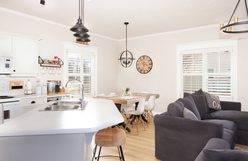 The Blue Mountains Condo | Charming chalet provides the perfect balance of comfort and convenience.