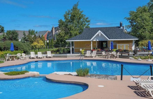 The Blue Mountains Condo | Charming chalet provides the perfect balance of comfort and convenience.