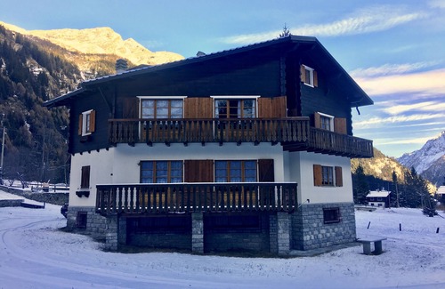 Staffa Ski Chalet | Charming Chalet in the Italian Alps