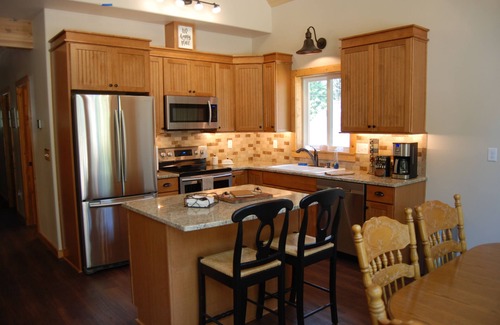 Leavenworth House | Charming Chalet in Plain with Private Hot Tub, WiFi and Game Cupboard