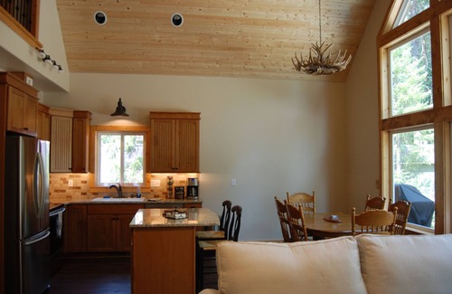 Leavenworth House | Charming Chalet in Plain with Private Hot Tub, WiFi and Game Cupboard