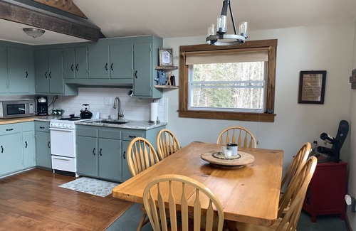 Stratton House | Charming Chalet nestled in the woods of Stratton, close to ski resorts & more