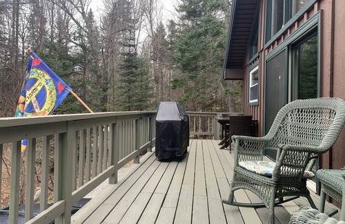 Stratton House | Charming Chalet nestled in the woods of Stratton, close to ski resorts & more