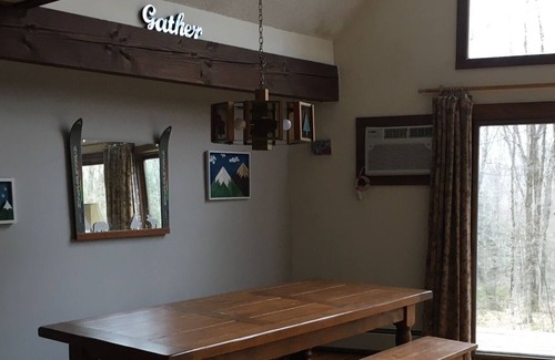Londonderry Ski Chalet | Charming Chalet - PERFECT FOR FAMILIES!!!