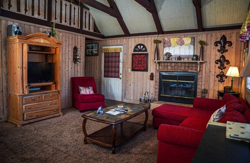 Pine Mountain Cabin | Charming chalet that is perfect for your family get away!