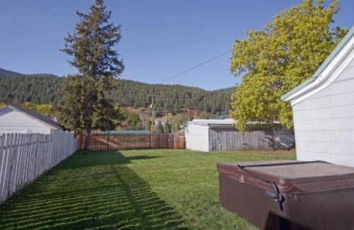 Kellogg House | Charming Chalet-Walk to Silver Mt., park, coffee cafe, grocery store, etc