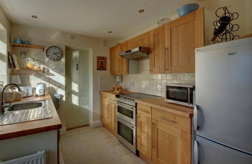 Reydon Cottage | Charming Character Cottage with pretty gardens. 10 Minutes walk to beach.