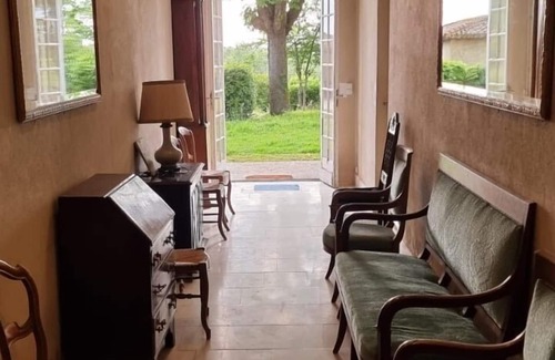 Golfech Other | Charming chateau, spacious and pleasant. Heated swimming pool. Promos and discounts.