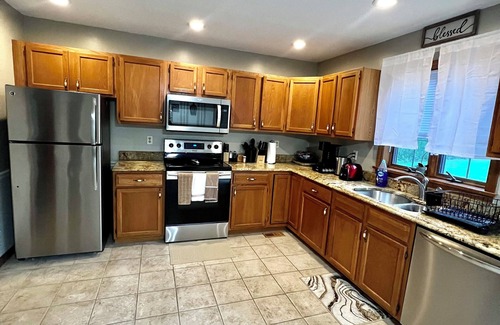 Windsor Locks Condo | Charming Chateau close to Airport