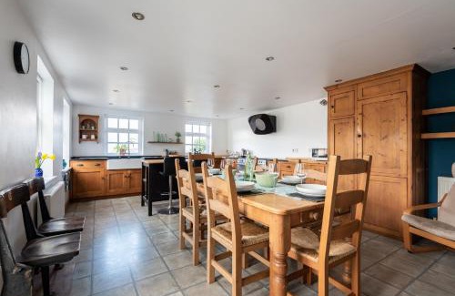 Chepstow House | Charming Chepstow Cottage, 3 Bedrooms