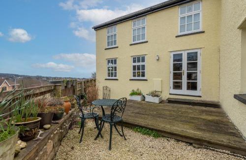 Chepstow House | Charming Chepstow Cottage, 3 Bedrooms