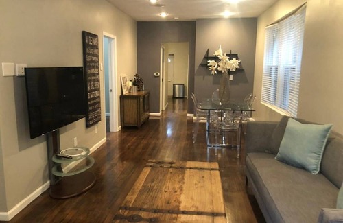 Avondale Apartment | Charming Chi-town 2-bedroom apartment