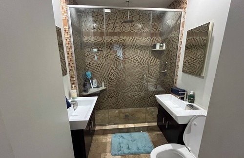 Avondale Apartment | Charming Chi-town 2-bedroom apartment