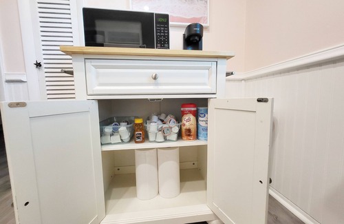 Siesta Key Village Apartment | Charming Chic Getaway - 2 min. Walk to Beach, Restaurants, & Shops