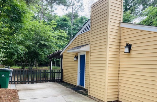 Charlotte House | Charming & chic home 3BD/2BA w/king bed fenced-in and grill