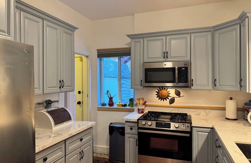 Grant Hill House | Charming city center craftsman house with full kitchen and AC
