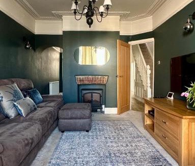 Portsmouth House | Charming city home free parking