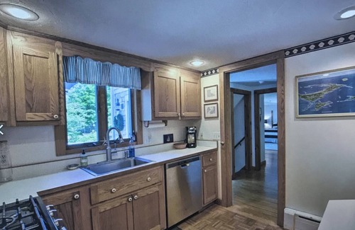 Centerville House | Charming classic Cape Cod home in Centerville village. 1mile to Craigville beach