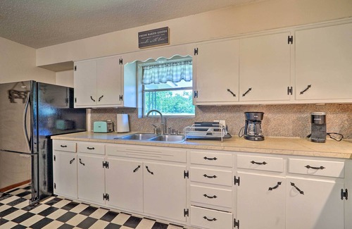 Clayton House | Charming Clayton Home ~ 4 Mi to Sardis Lake!