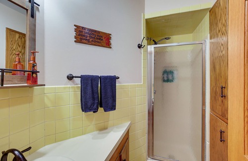 Clintonville House | Charming Clintonville Retreat - Relax & Kayak!