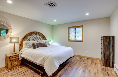 Clintonville House | Charming Clintonville Retreat - Relax & Kayak!