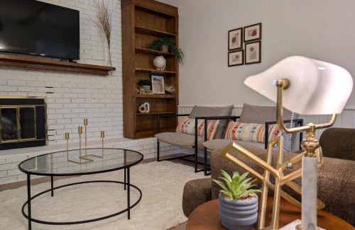 Clovis House | Charming Clovis Retreat Central Location Modern Amenities Cozy Style
