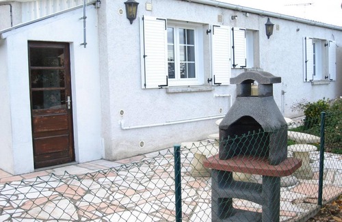 Huisseau-sur-Cosson Cottage | Charming Cottage with Private Garden, Terrace & Garage near Loire Castles