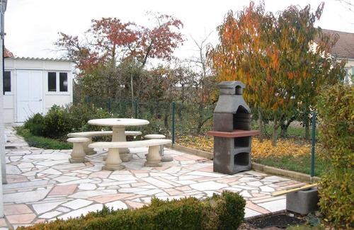 Huisseau-sur-Cosson Cottage | Charming Cottage with Private Garden, Terrace & Garage near Loire Castles
