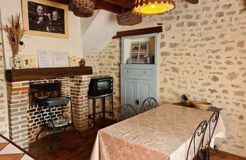 Pithiviers-le-Vieil Cottage | Charming Cottage in Peaceful Hamlet, Near Orléans Forest, Garden & Parking