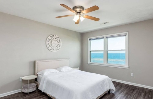 Cottage Line Condo | ☀ Charming Coast Waterfront Private Beach Access ☀ | 2 Queen Beds ☀