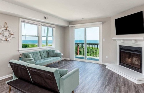Cottage Line Condo | ☀ Charming Coast Waterfront Private Beach Access ☀ | 2 Queen Beds ☀