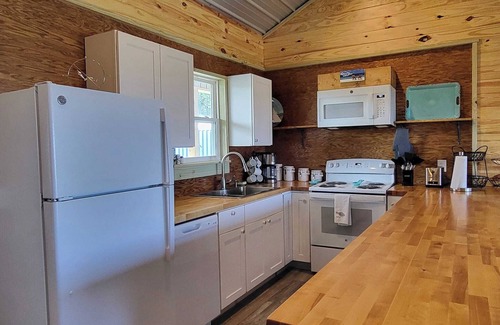 Eulonia Cottage | Charming coastal cabin overlooking the marsh, near Darien and Shellman Bluff GA.