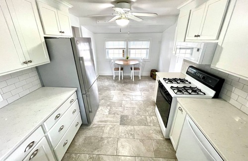 Vermilion House | Charming Coastal Cape Cod w/King Bed, Bikes, & Game Room near Downtown Beach